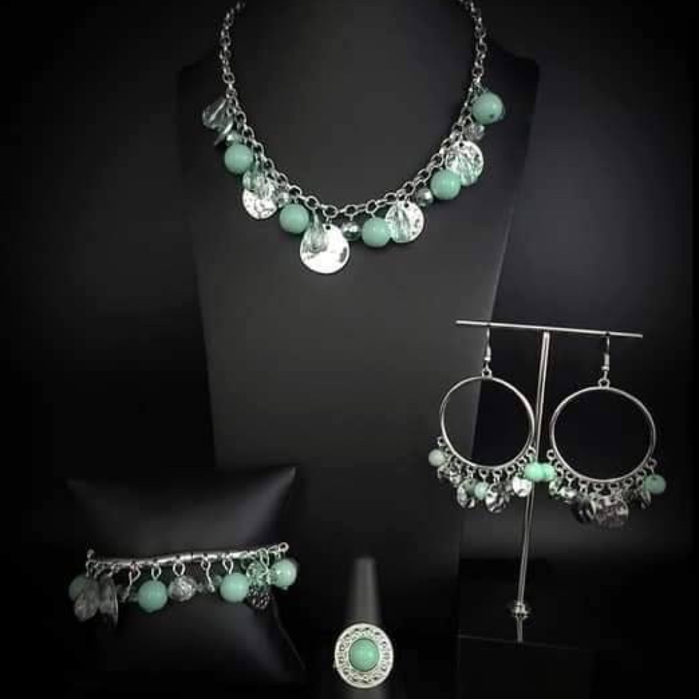 Paparazzi 4 piece jewelry set